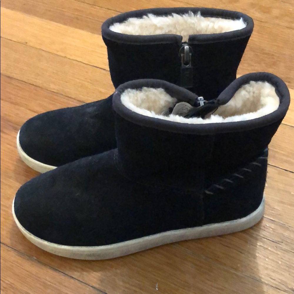 Boy’s UGG boots size 11